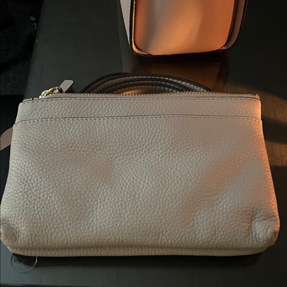 Large Pebbled Leather Smartphone Wristlet in LT CREAM - Sale  Michael Kors Pebbled Leather Wristlet in Cream